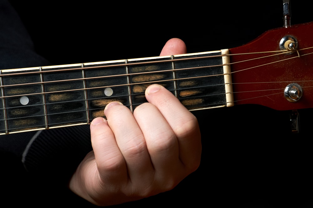 image of guitarist travis picking in d